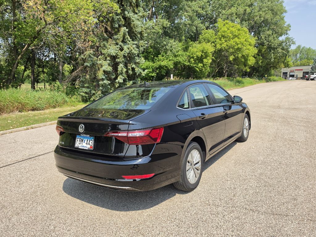 Photo 14 of this VOLKSWAGEN JETTA