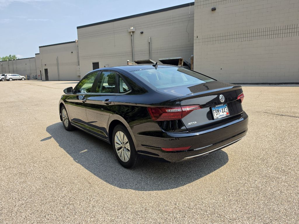Photo 16 of this VOLKSWAGEN JETTA
