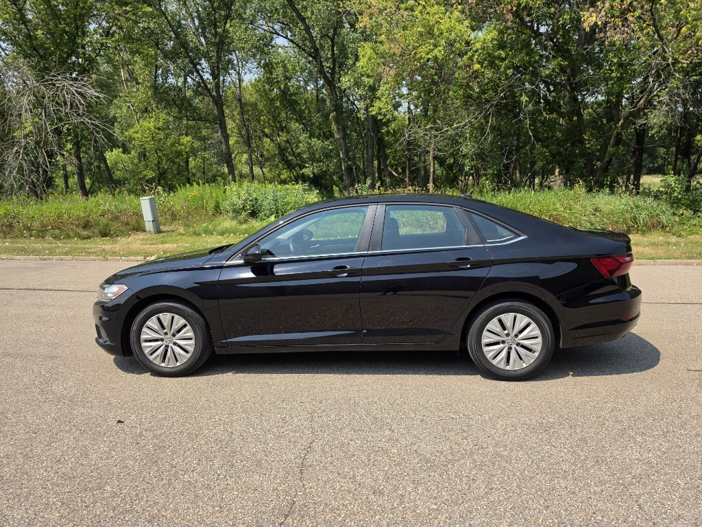 Photo 11 of this VOLKSWAGEN JETTA
