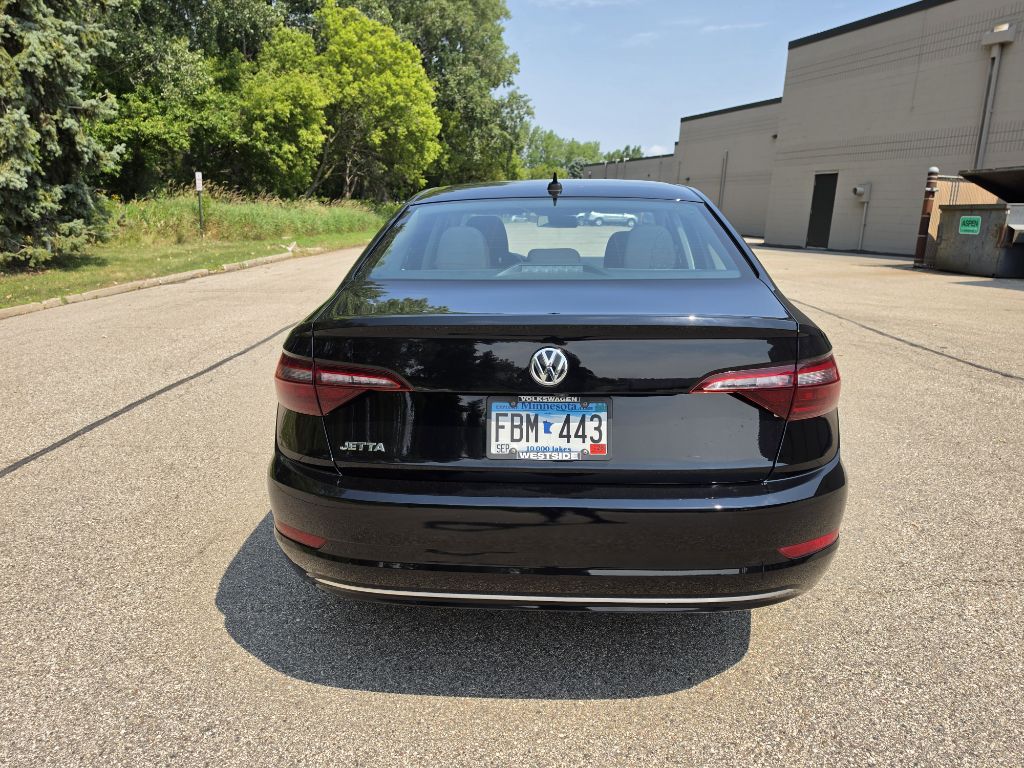 Photo 17 of this VOLKSWAGEN JETTA