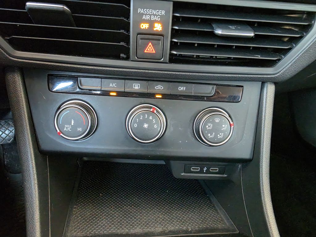 Photo 27 of this VOLKSWAGEN JETTA