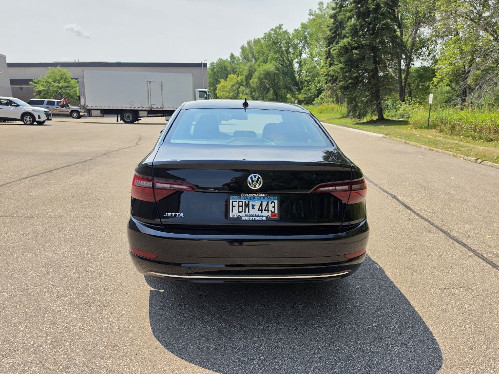 Photo 8 of this VOLKSWAGEN JETTA