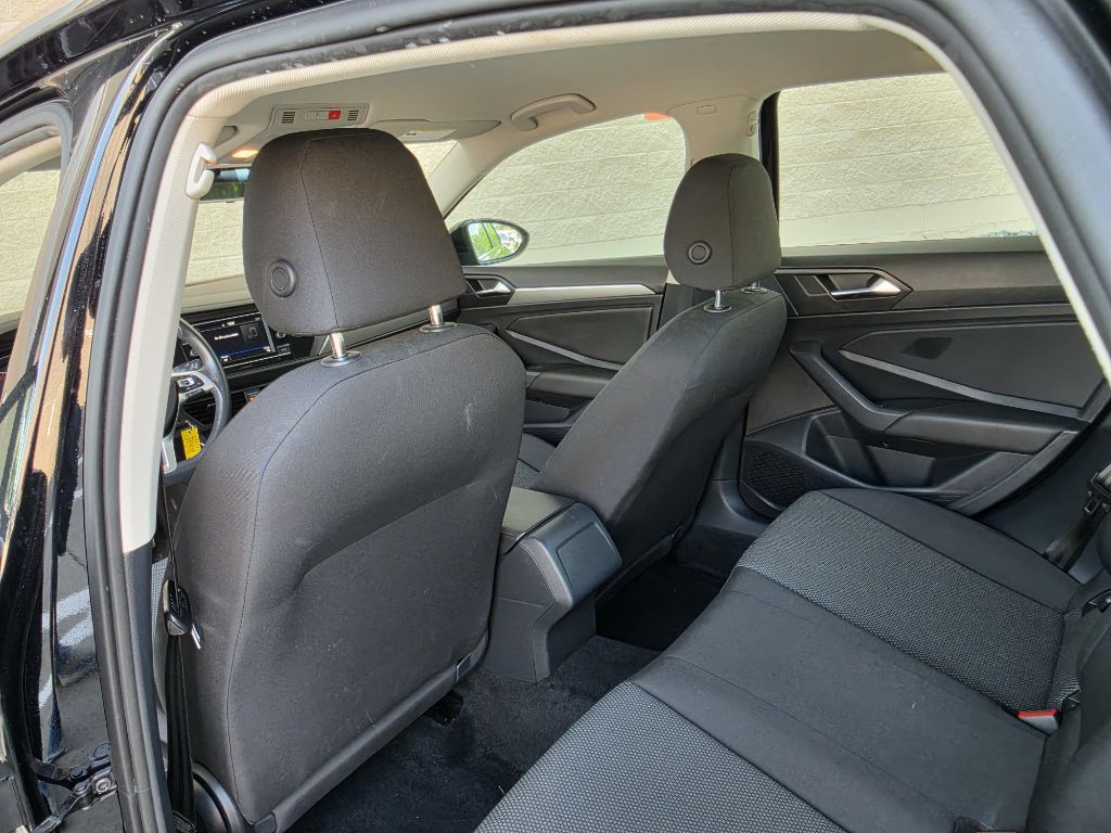 Photo 20 of this VOLKSWAGEN JETTA