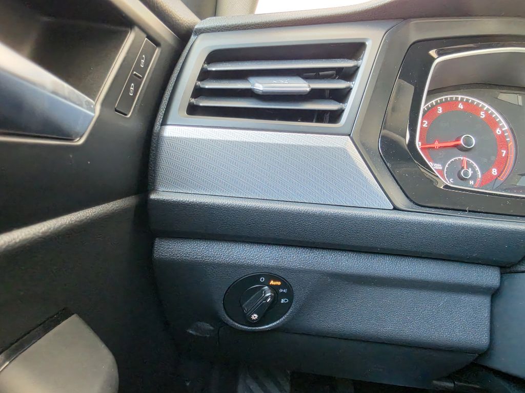 Photo 24 of this VOLKSWAGEN JETTA