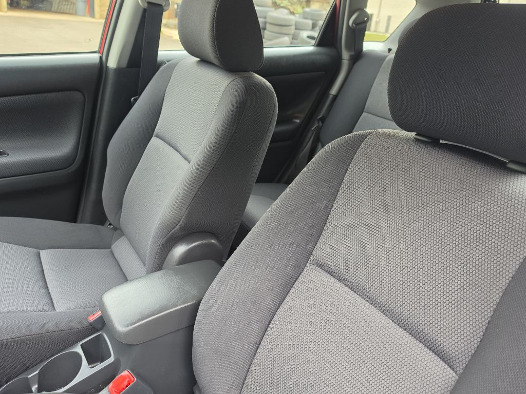 Photo 17 of this PONTIAC VIBE