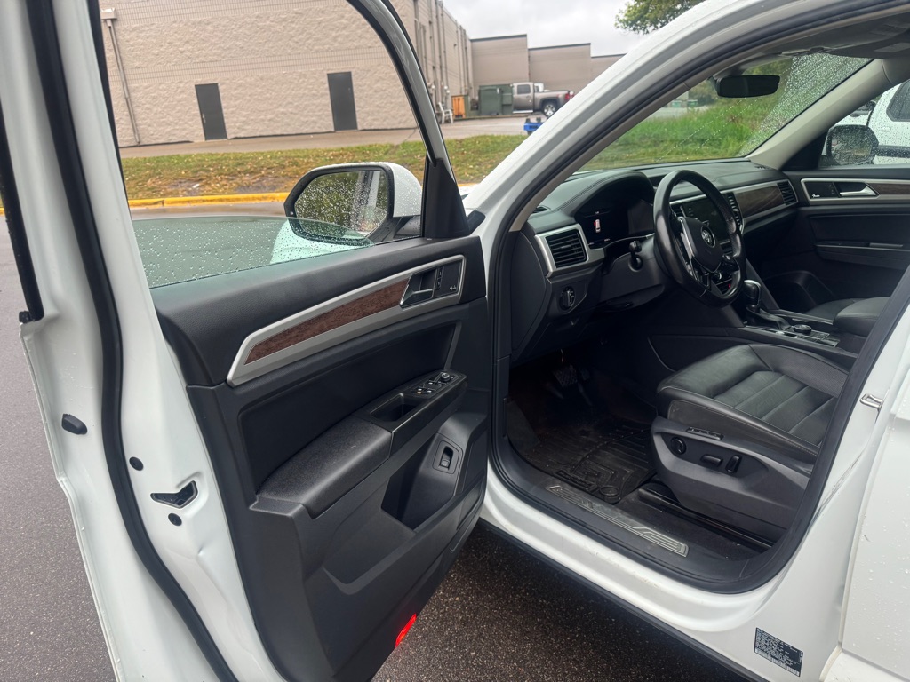 Photo 6 of this VOLKSWAGEN ATLAS