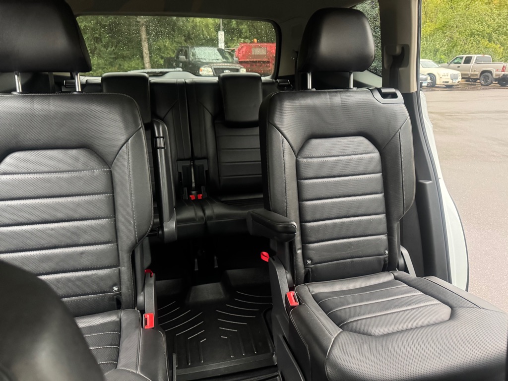Photo 15 of this VOLKSWAGEN ATLAS