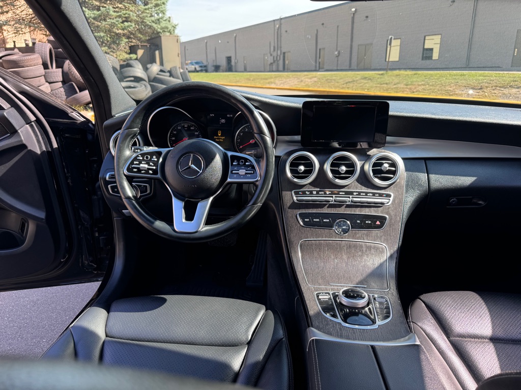 Photo 11 of this MERCEDES-BENZ C-CLASS