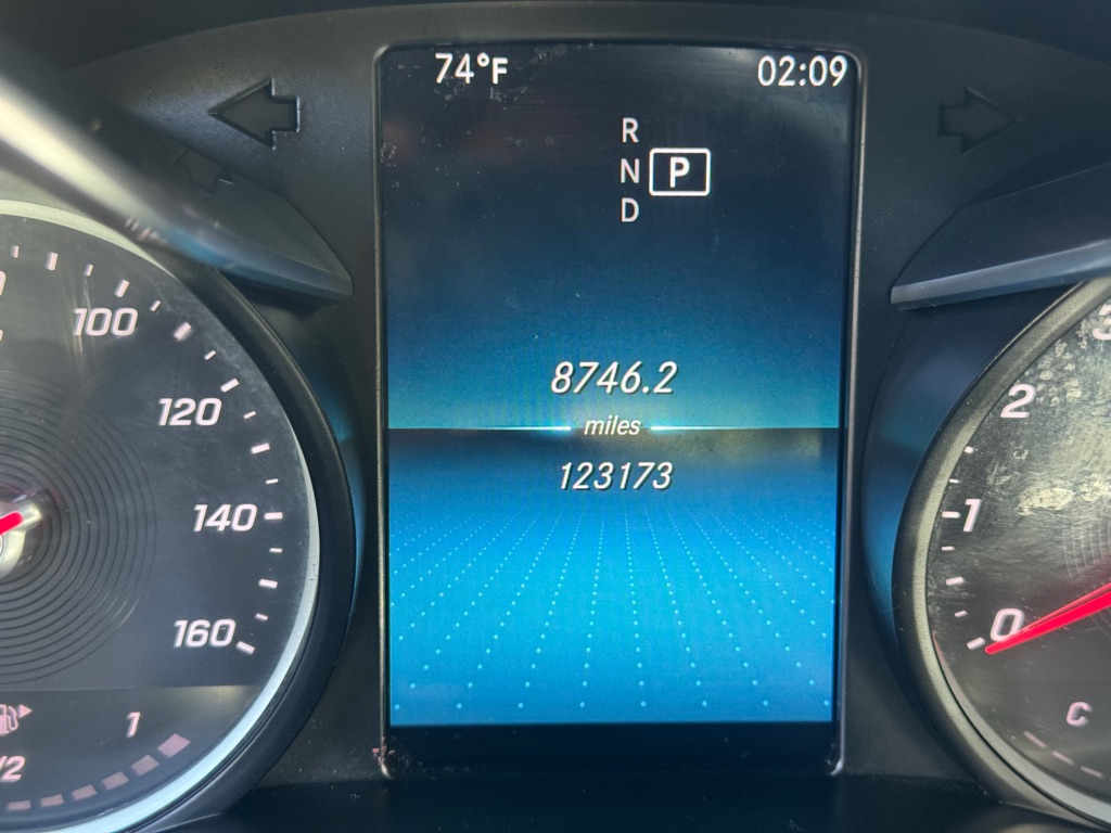 Photo 4 of this MERCEDES-BENZ C-CLASS