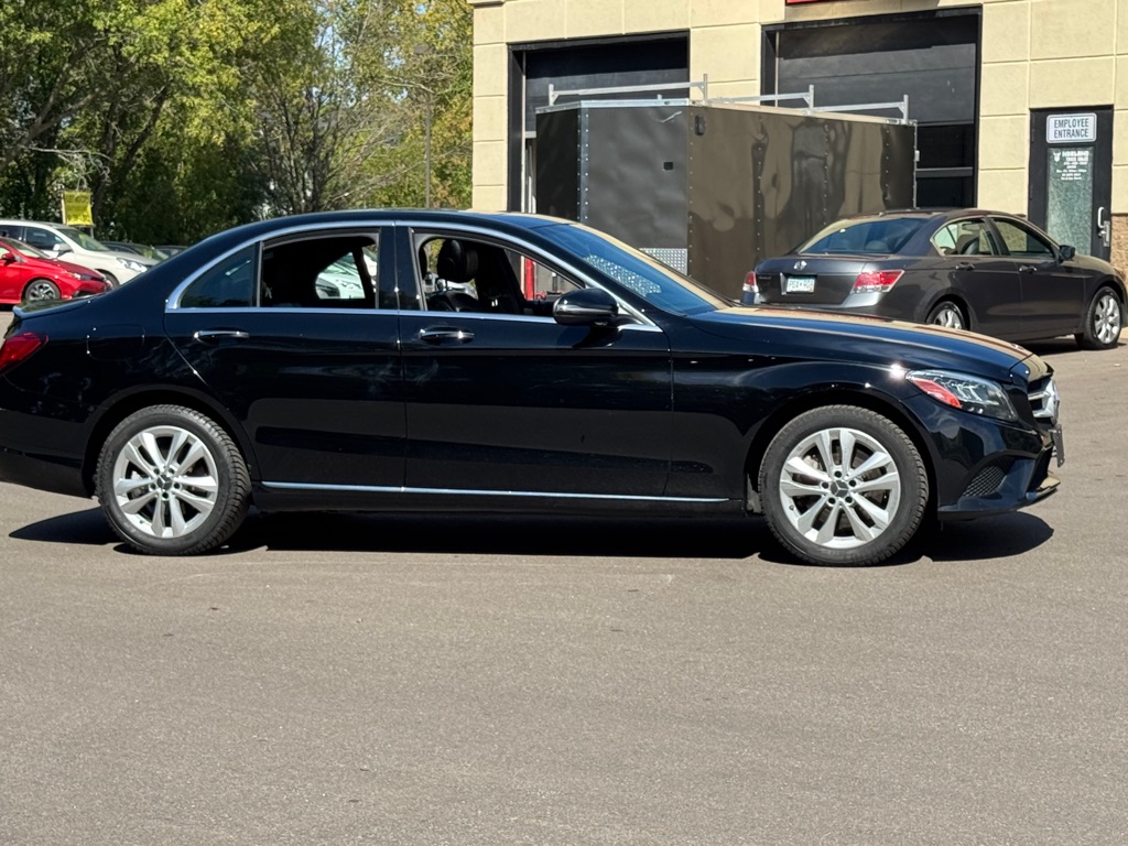 Photo 16 of this MERCEDES-BENZ C-CLASS