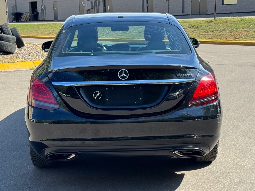 Photo 5 of this MERCEDES-BENZ C-CLASS