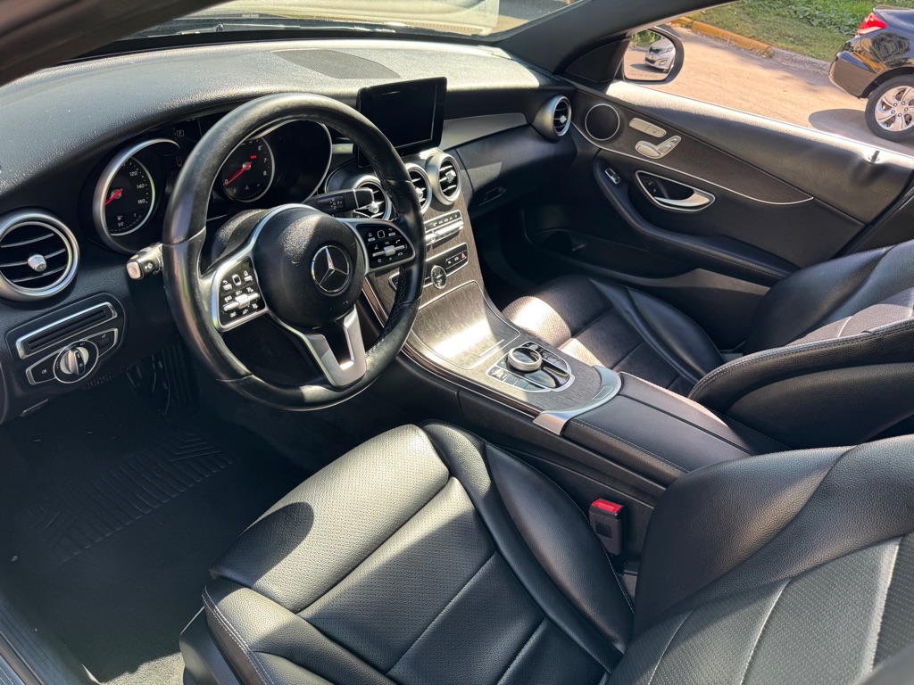 Photo 19 of this MERCEDES-BENZ C-CLASS