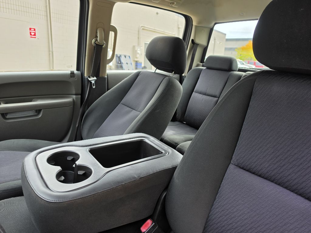 Photo 16 of this CHEVROLET SILVERADO 2500H