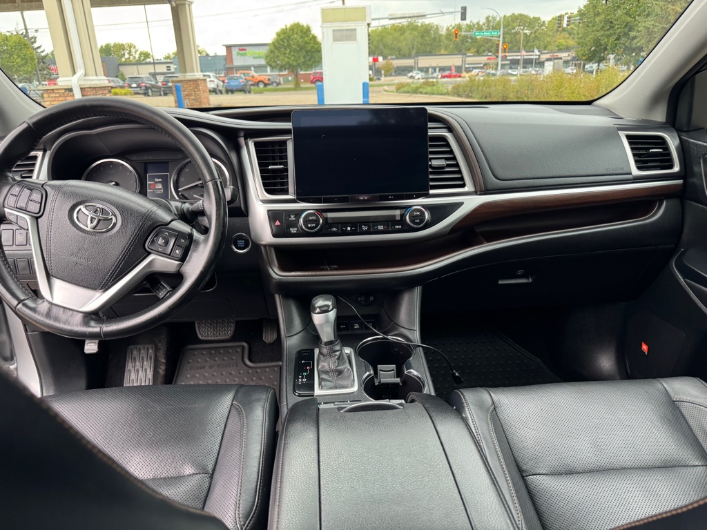 Photo 13 of this TOYOTA HIGHLANDER