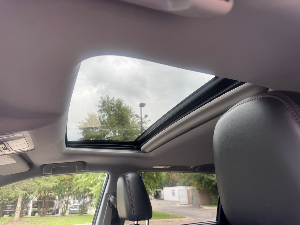 Photo 10 of this TOYOTA HIGHLANDER