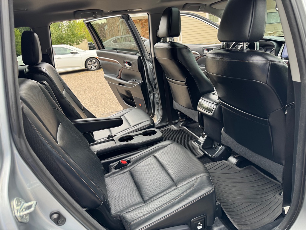 Photo 18 of this TOYOTA HIGHLANDER