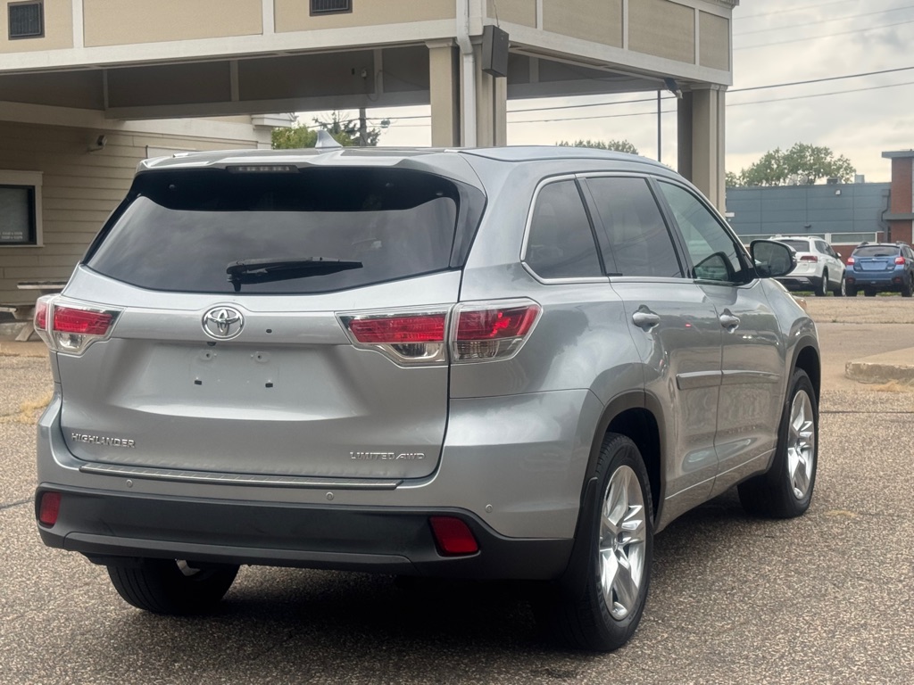 Photo 11 of this TOYOTA HIGHLANDER