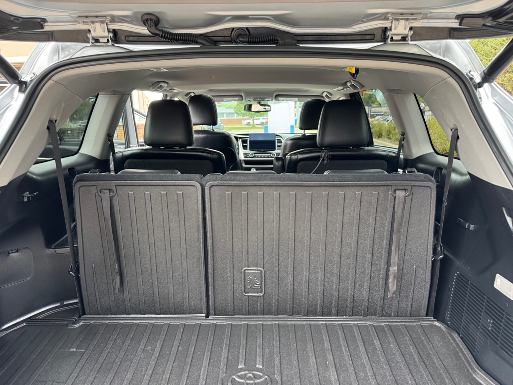Photo 14 of this TOYOTA HIGHLANDER