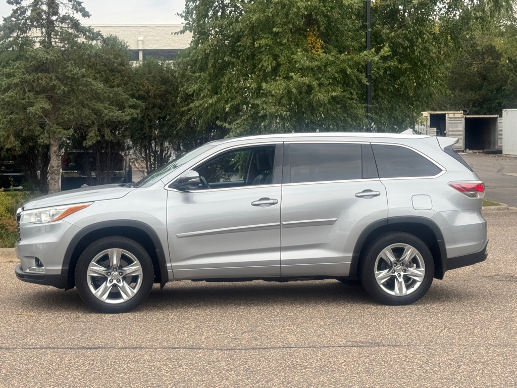 Photo 9 of this TOYOTA HIGHLANDER