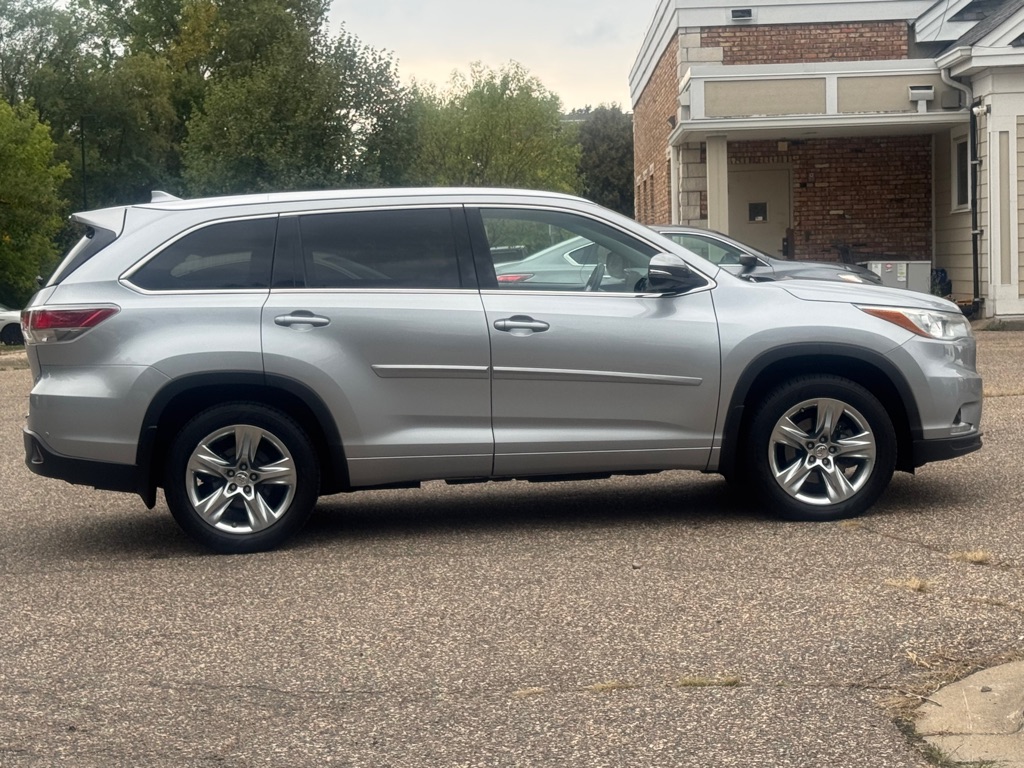 Photo 5 of this TOYOTA HIGHLANDER