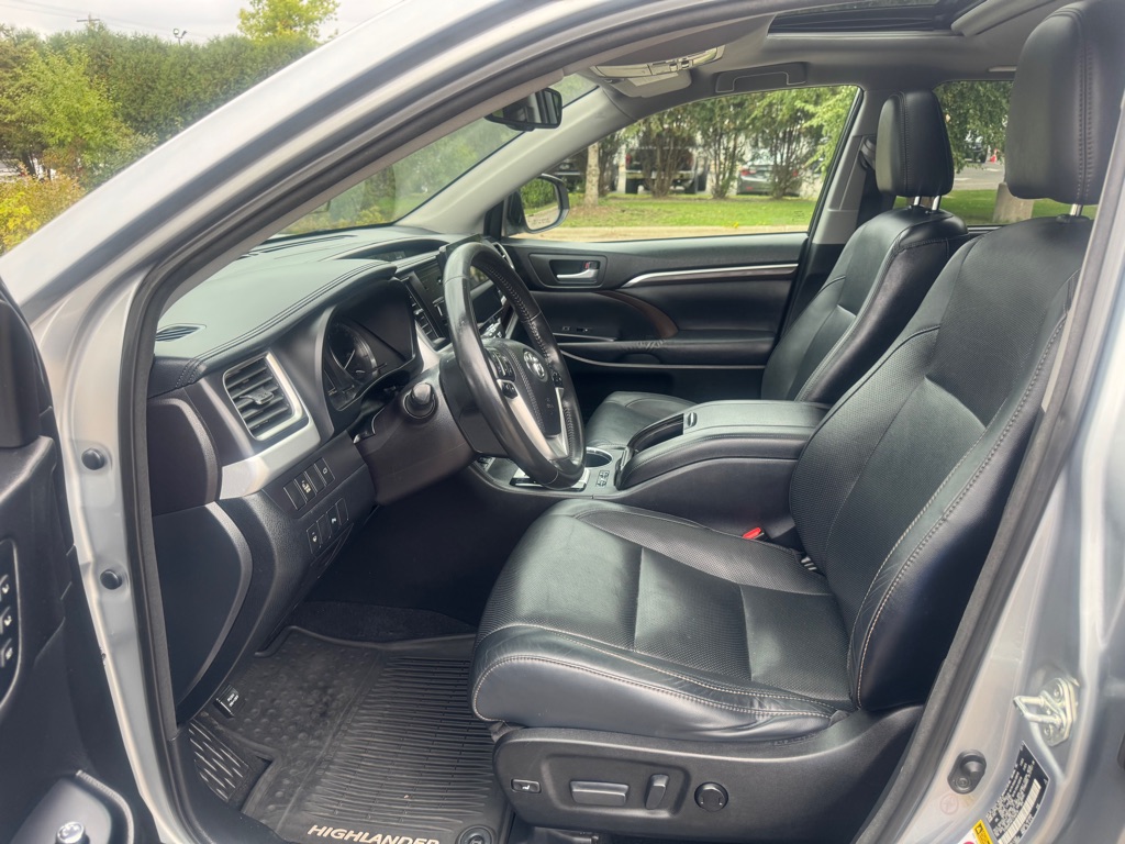 Photo 7 of this TOYOTA HIGHLANDER