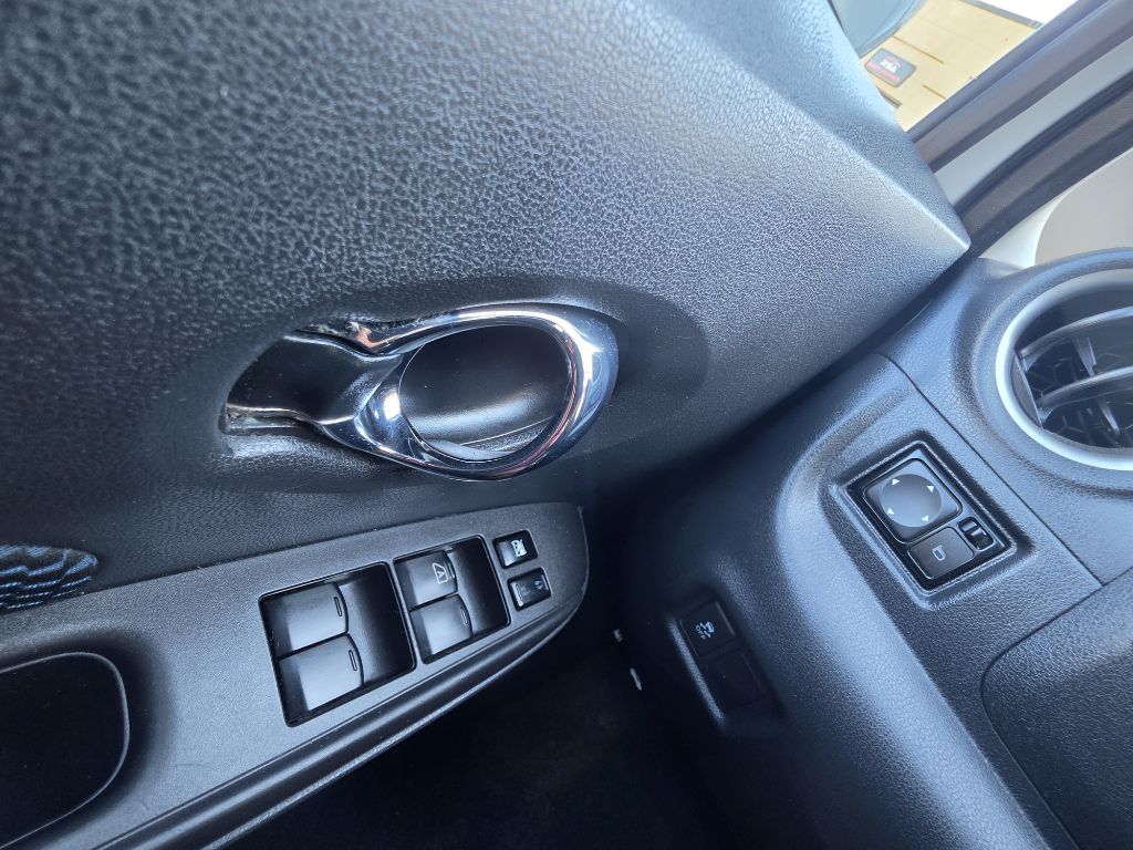 Photo 20 of this NISSAN VERSA NOTE SV
