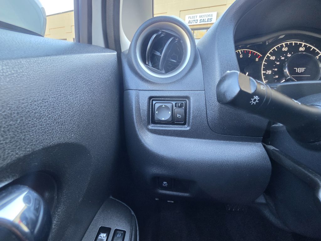 Photo 21 of this NISSAN VERSA NOTE SV