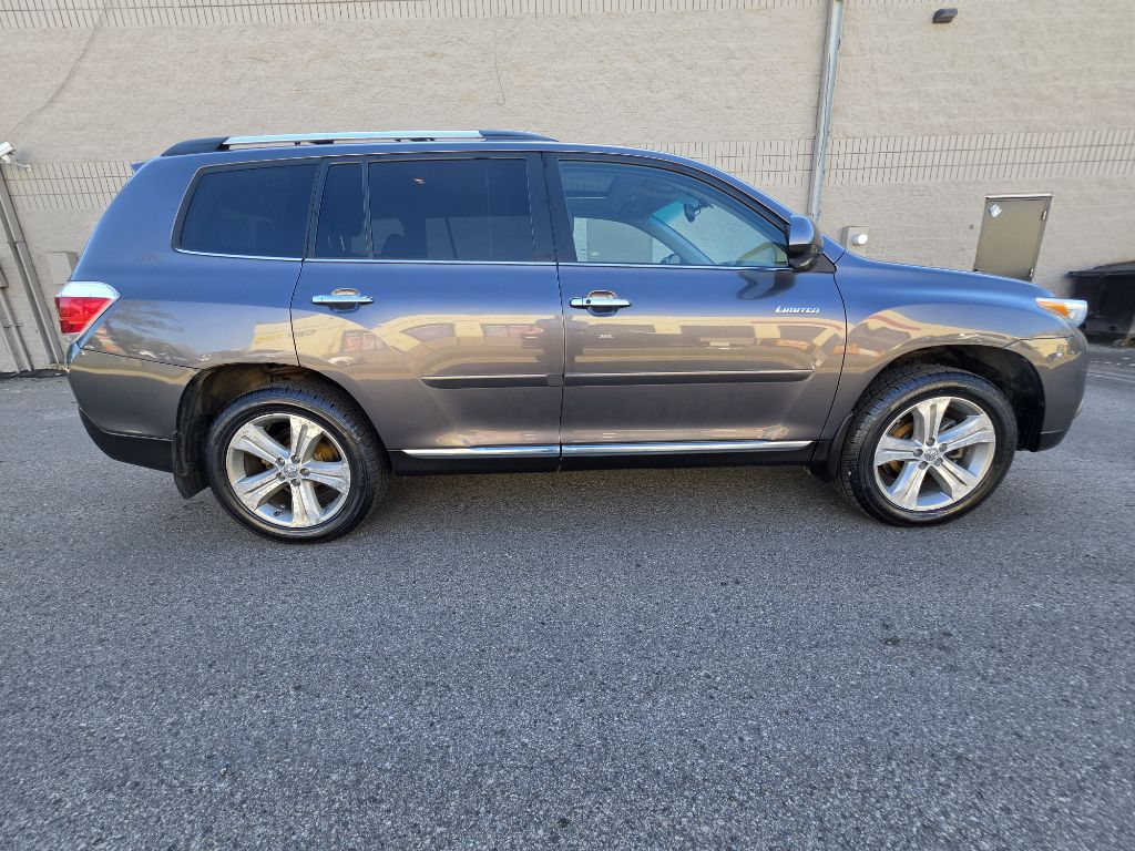 Photo 10 of this TOYOTA HIGHLANDER