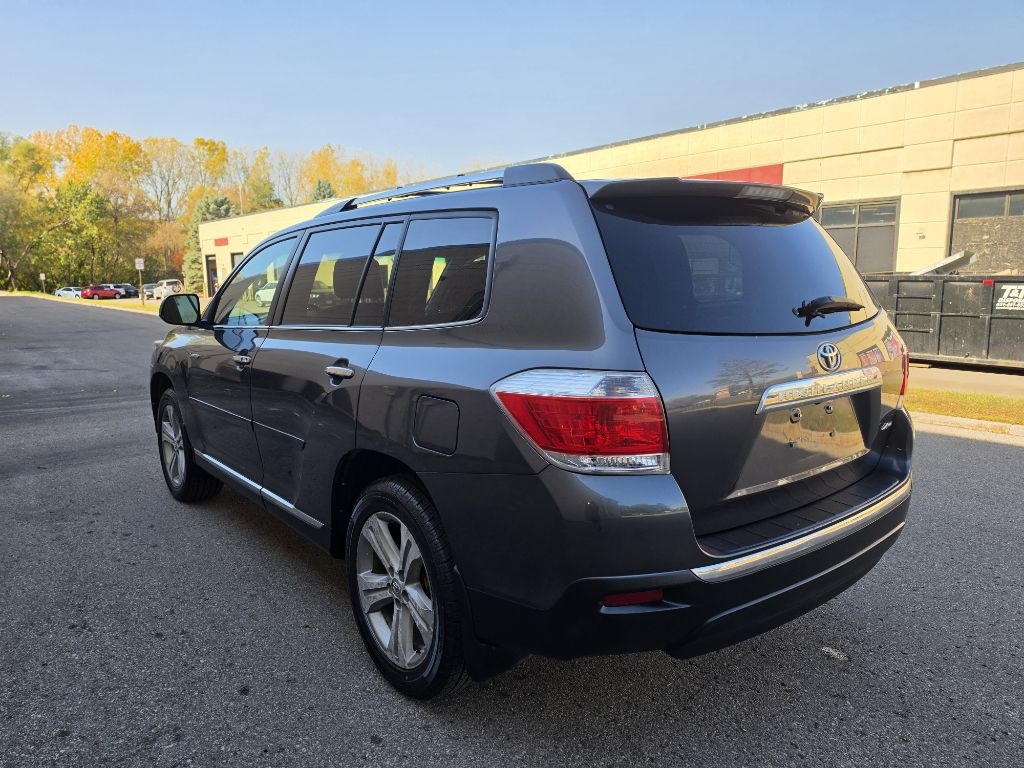 Photo 9 of this TOYOTA HIGHLANDER