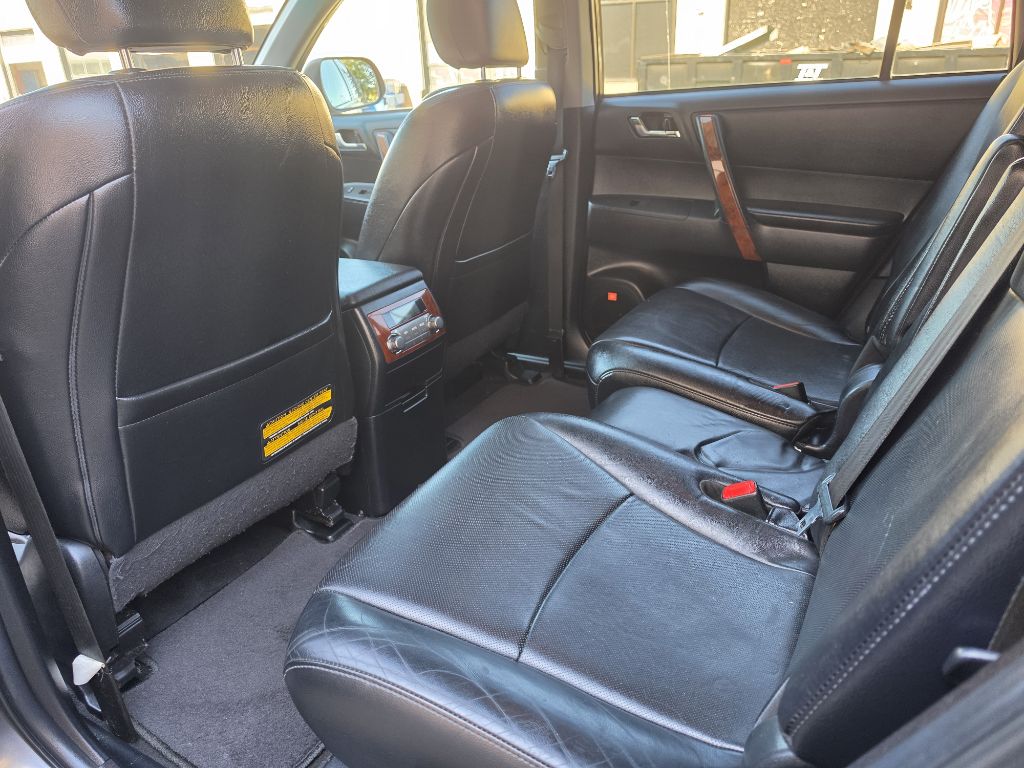 Photo 25 of this TOYOTA HIGHLANDER