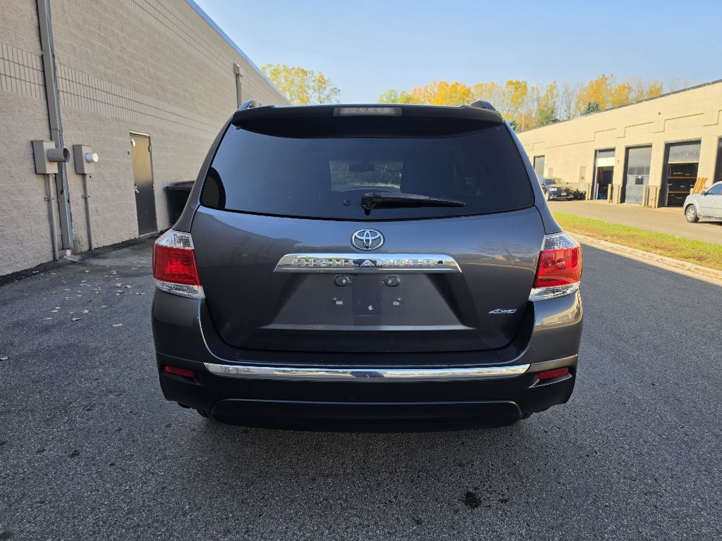 Photo 12 of this TOYOTA HIGHLANDER