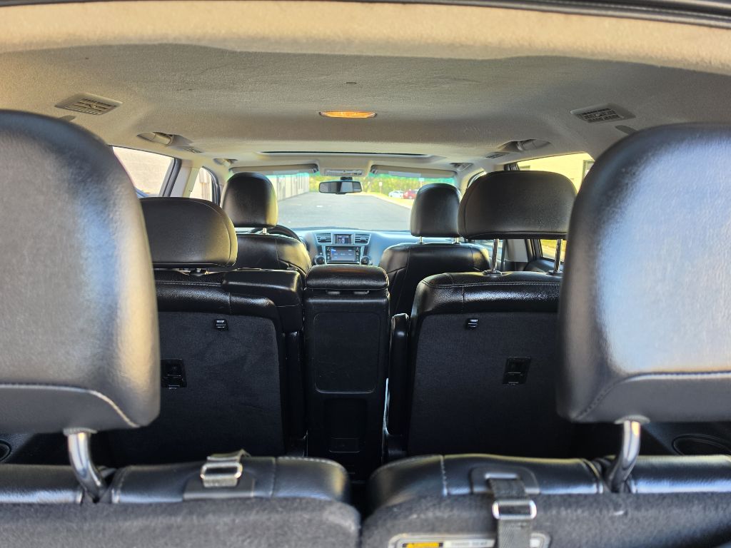 Photo 22 of this TOYOTA HIGHLANDER