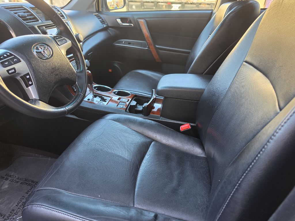 Photo 29 of this TOYOTA HIGHLANDER