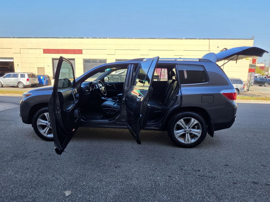 Photo 23 of this TOYOTA HIGHLANDER