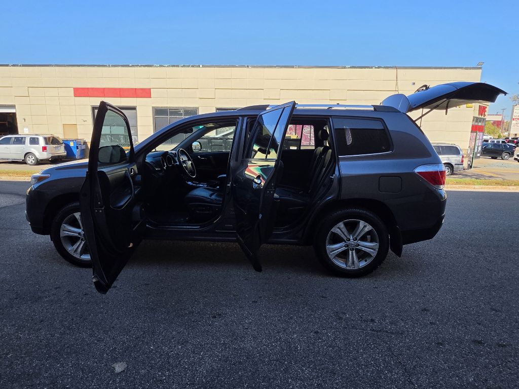 Photo 21 of this TOYOTA HIGHLANDER
