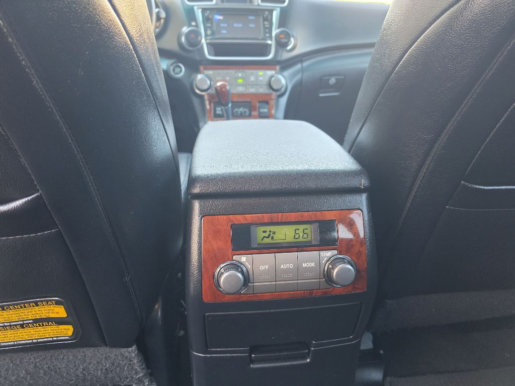 Photo 19 of this TOYOTA HIGHLANDER