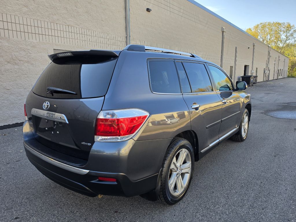 Photo 11 of this TOYOTA HIGHLANDER