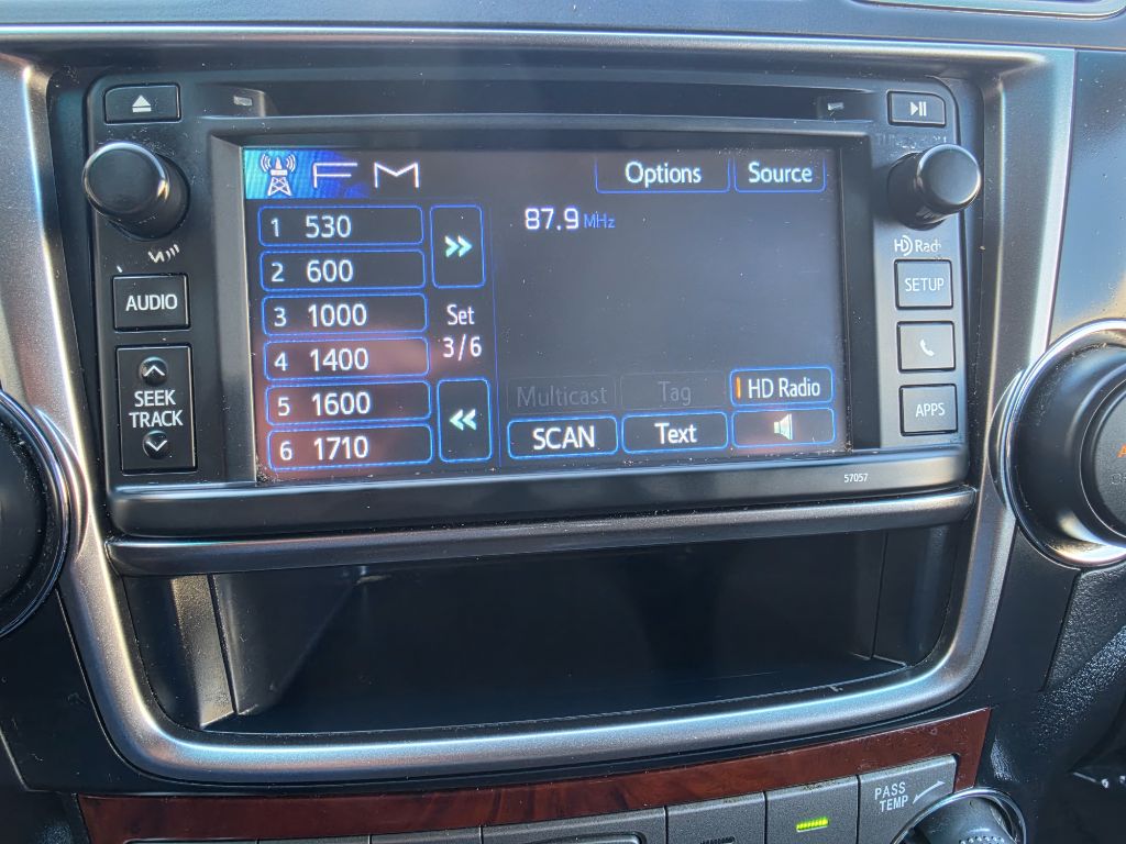 Photo 31 of this TOYOTA HIGHLANDER