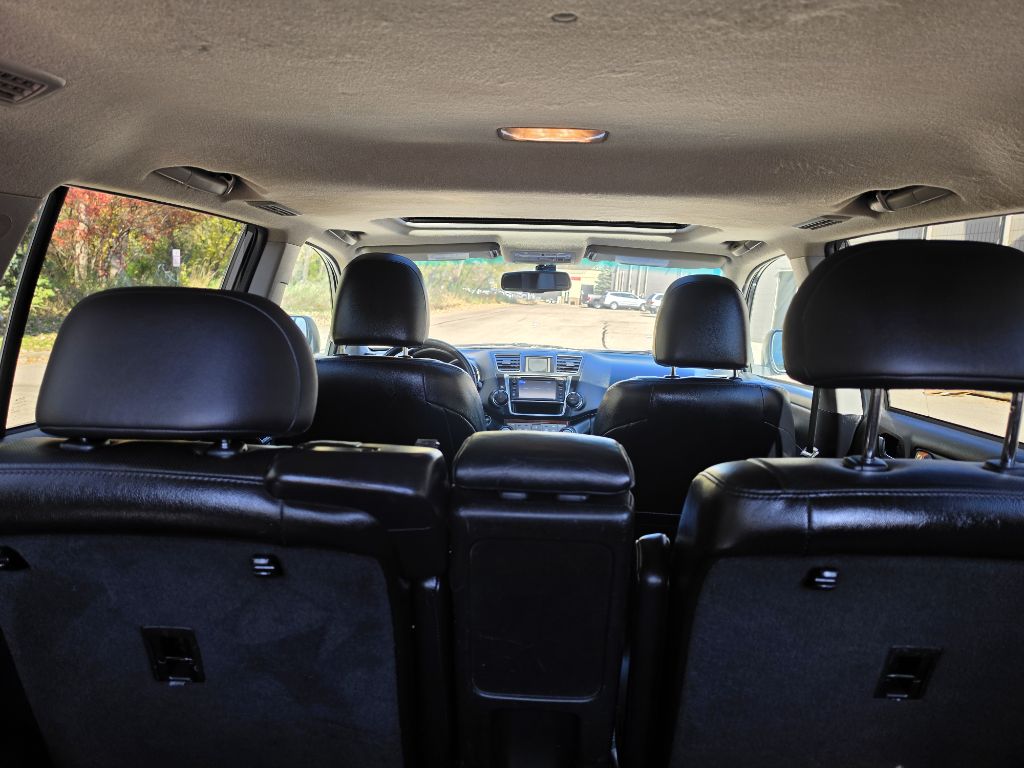Photo 18 of this TOYOTA HIGHLANDER