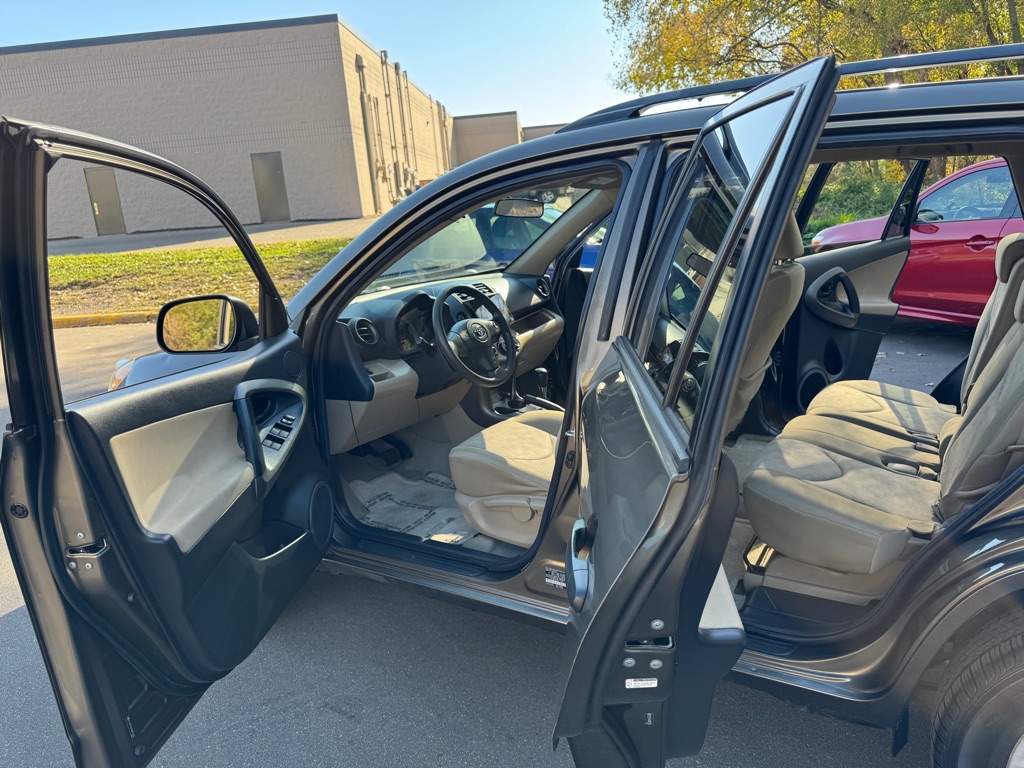Photo 20 of this TOYOTA RAV4