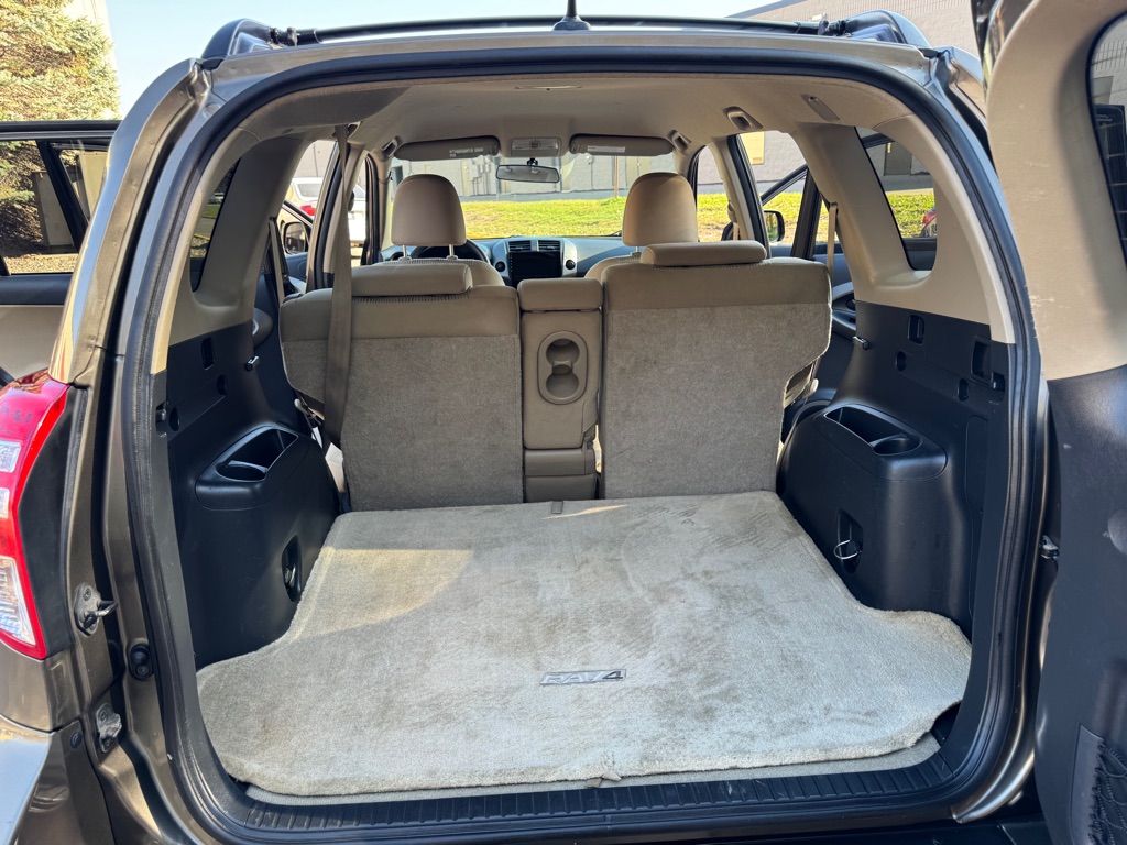 Photo 15 of this TOYOTA RAV4