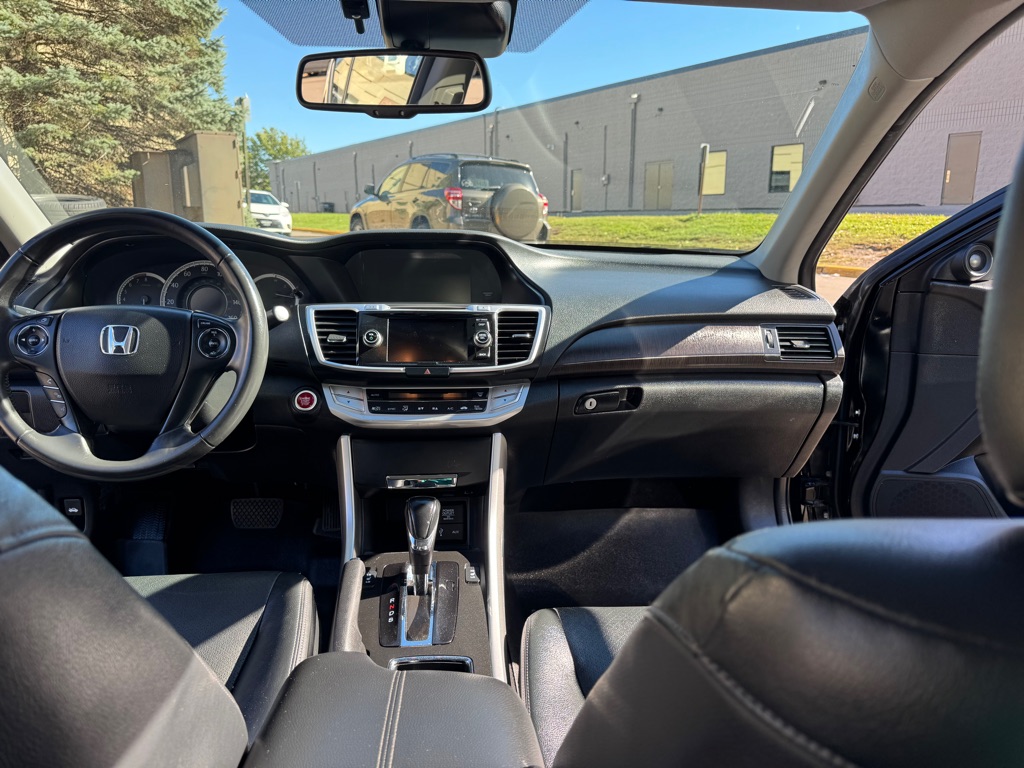 Photo 18 of this HONDA ACCORD