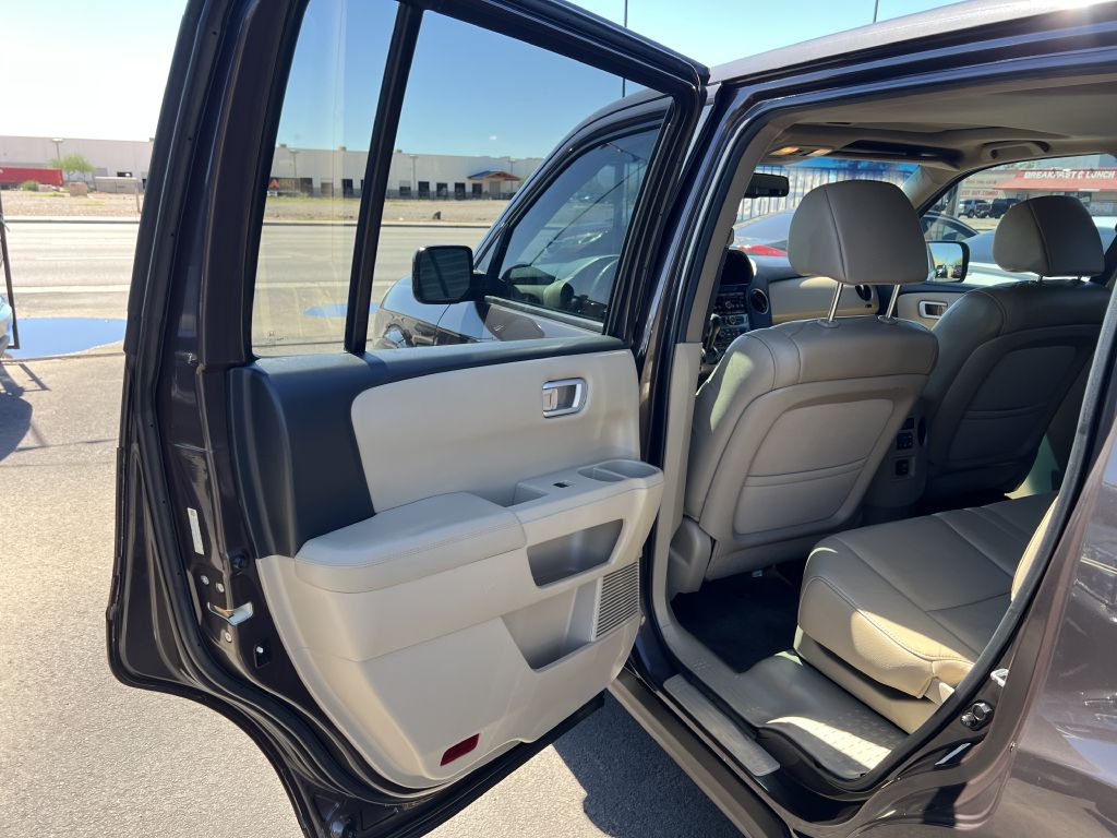 Photo 11 of this HONDA PILOT