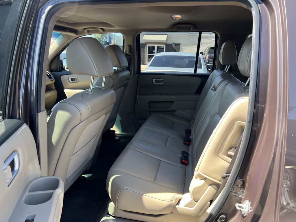 Photo 12 of this HONDA PILOT