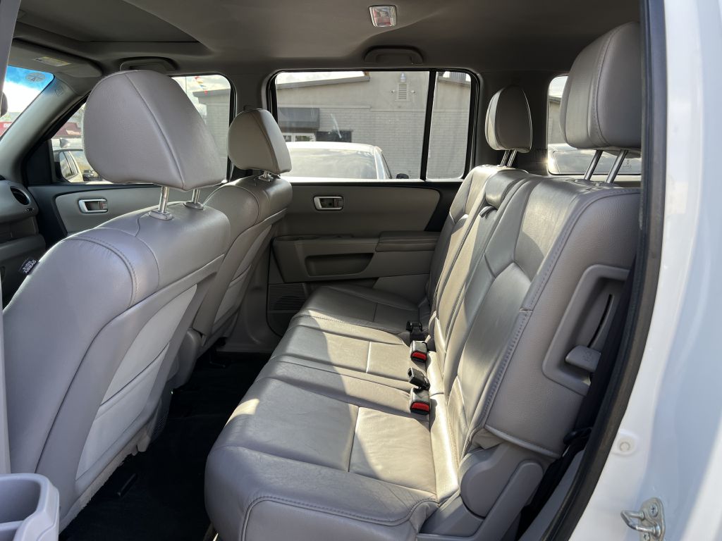 Photo 12 of this HONDA PILOT
