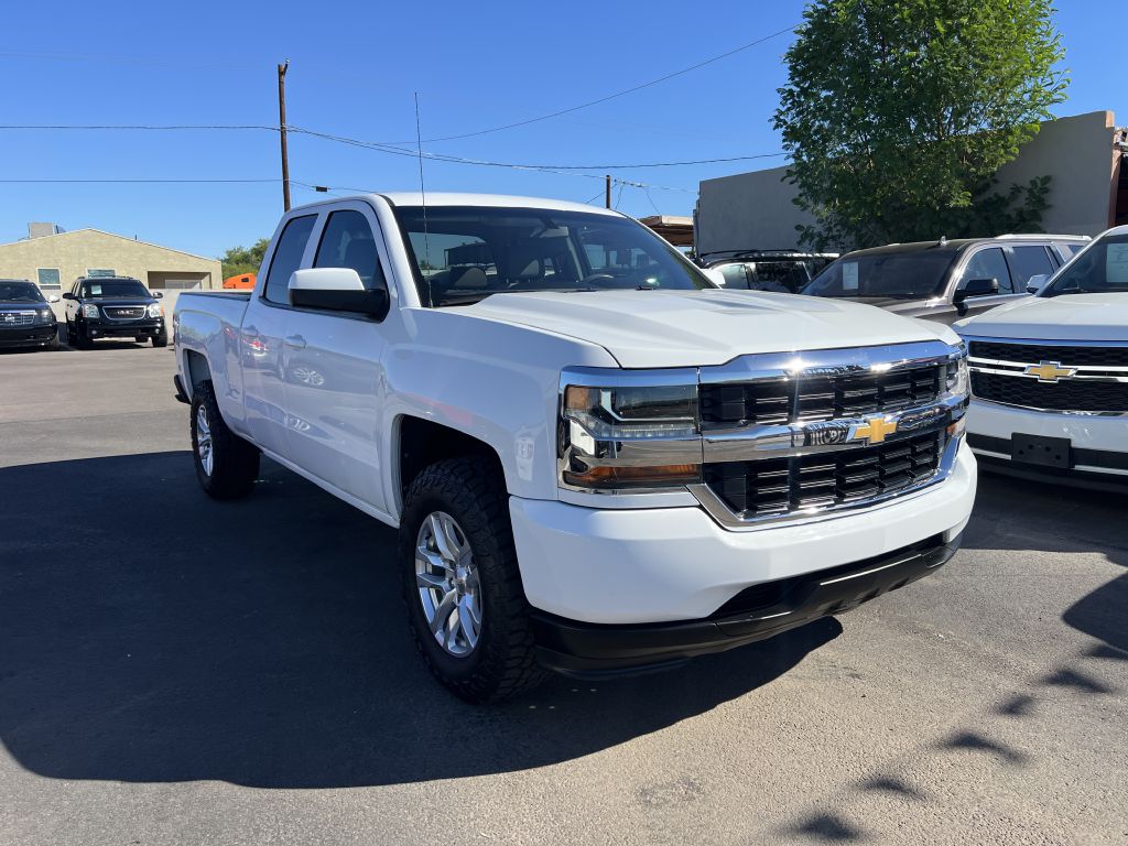 Photo 3 of this CHEVROLET SILVERADO