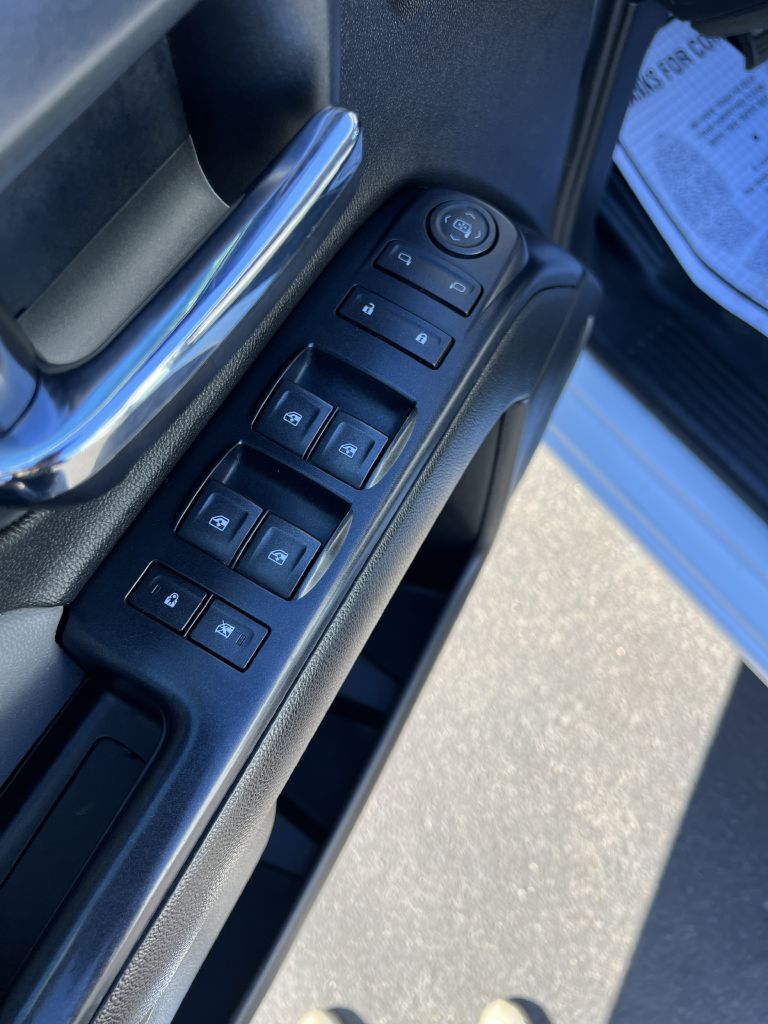 Photo 17 of this CHEVROLET SILVERADO
