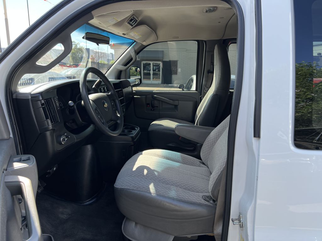 Photo 10 of this CHEVROLET EXPRESS G3500