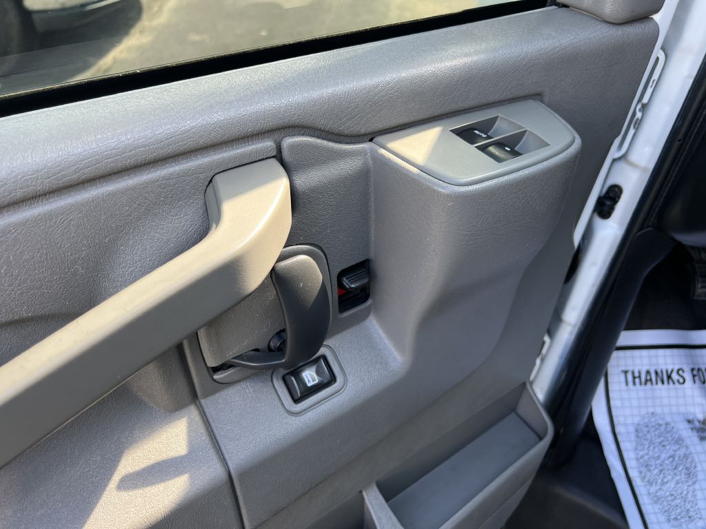 Photo 19 of this CHEVROLET EXPRESS G3500