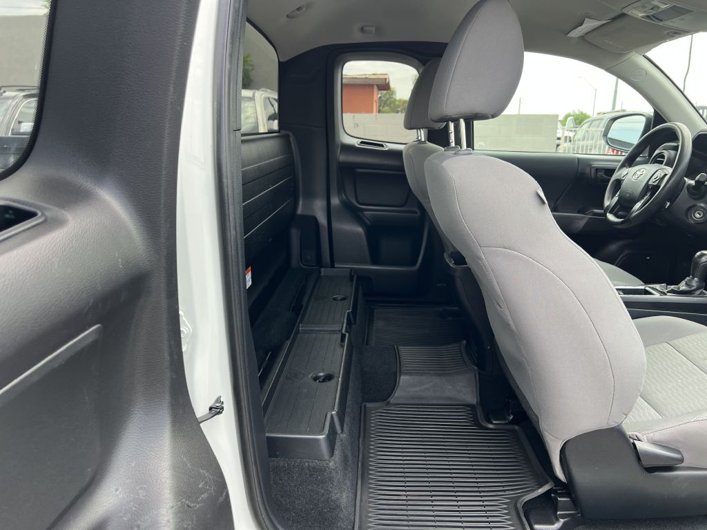 Photo 14 of this TOYOTA TACOMA